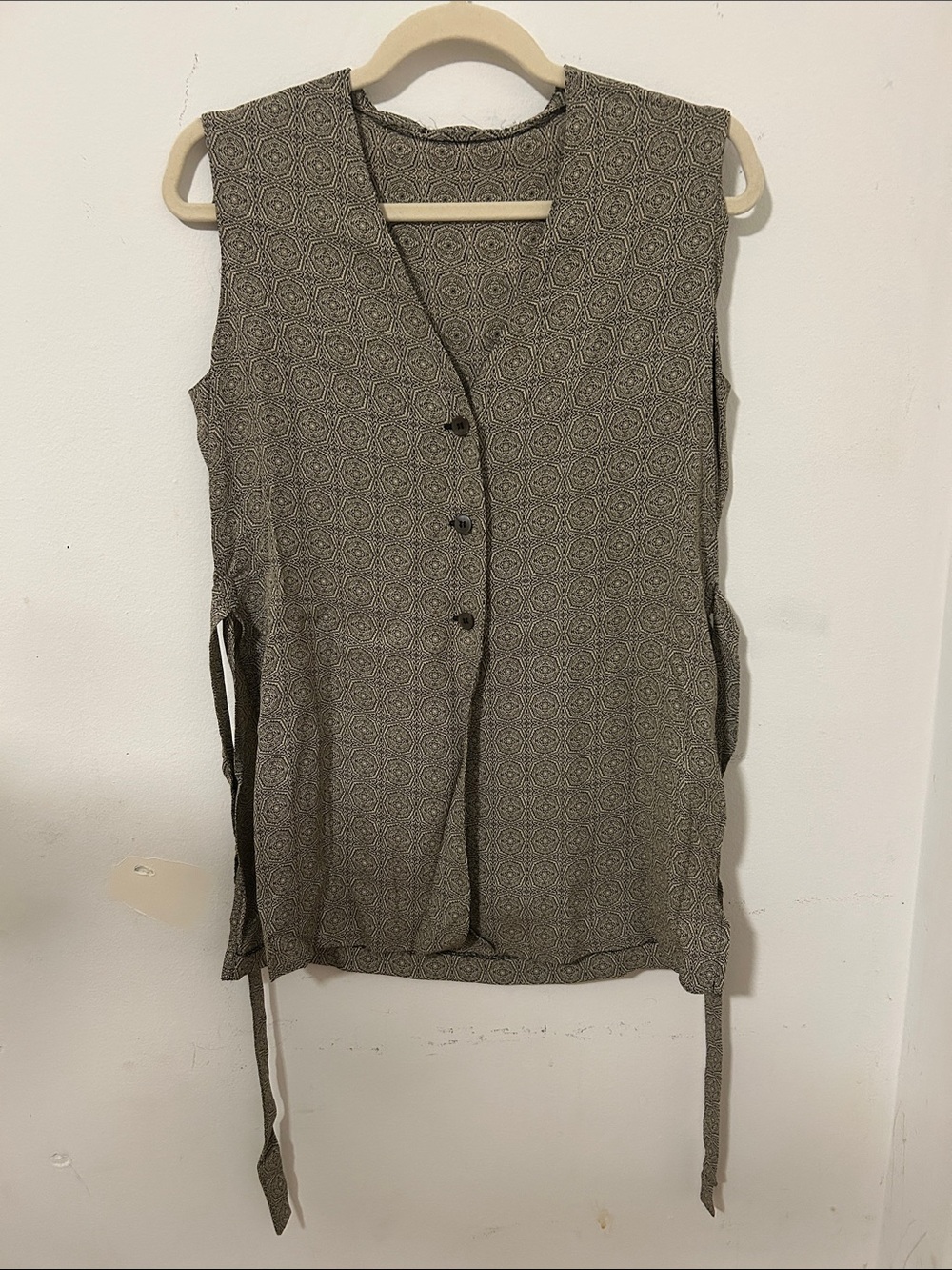 Unique Women’s Sleeveless Button-Up Printed Wrap-Style Top in Black & Cream
